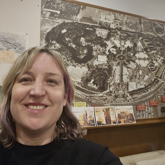 Meet your Posher, Laura - Picture 4 of 5